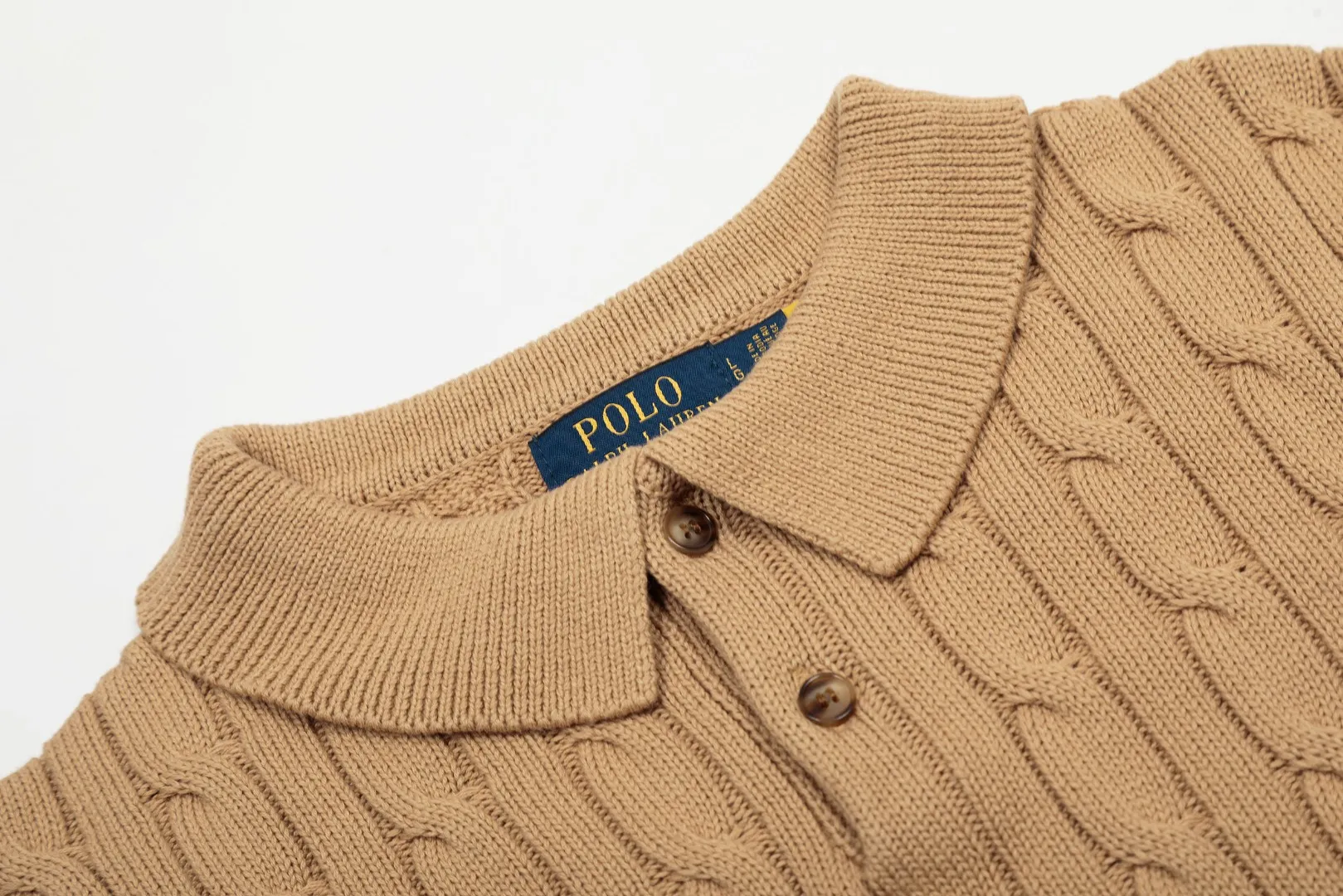 🅿️186 "Top quality" Style number: DS062# (not off the shelves all year round) [Ralph Lauren men's POLO lapel solid color pony embroidered logo knitted short sleeves] ✅Ralph Lauren Ralph Lauren classic basic lapel POLO men's all-season knitted short sleeves ✅Main supplier platform live broadcast Wholesale entity Replacement when out of stock Not off the shelf ✅ZP quality 1:1 version Scan the code to enter the GF website Counter quality ✅Details and quality are the only one in Guangzhou. Imported quality cotton yarn, focusing on high-end, cost-effective. Needless to say good quality. ✅The version restores the original version. The maximum size can be worn up to 200 pounds. Loose, comfortable and stress-free. ✅The upper body is simple and easy to match. A must-have for men. Good-looking clothes are never picky. A must-have for men's wardrobe. Size: S-XL. Color: Black, White, Gray, Khaki, Navy Blue, Gentleman's Lake Blue.